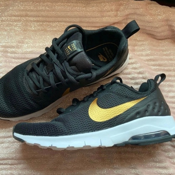 Women Nike shoes - Picture 2 of 2